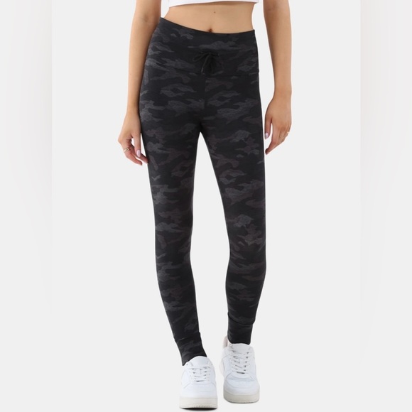 No Boundaries Pants - Grey Camo Leggings with Drawstring Tie, 26” Inseam Size S/M NWT